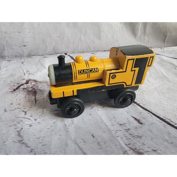 Thomas & Friends Wooden Railway Duncan Train Tank Engine Yellow #6 - Picture 3 of 7